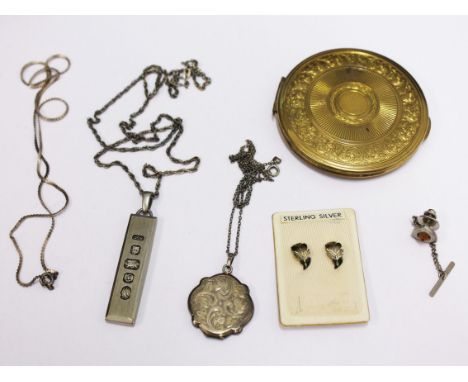 A mixed lot to include silver jewellery, a vintage compact and a tie pin