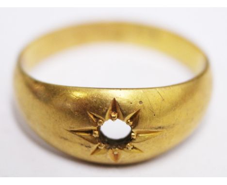 A 22ct gold ring. Wt. 4.8g Size N