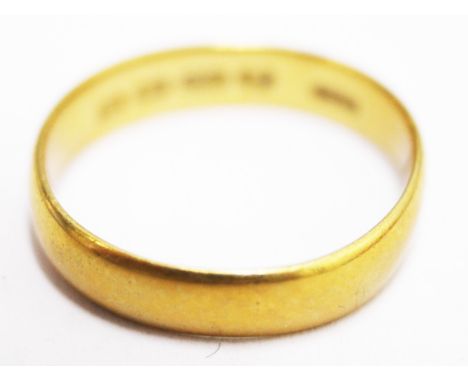 A 22ct gold ring. Wt. 3.9g Size L