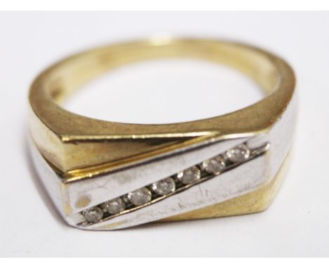 A gents 9ct gold diamond ring. Wt. 5.2g Size R