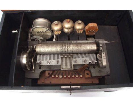 Late 19th century Swiss walnut and boxwood line inlaid music box, 60475, the hinged cover with central cartouche and concentr
