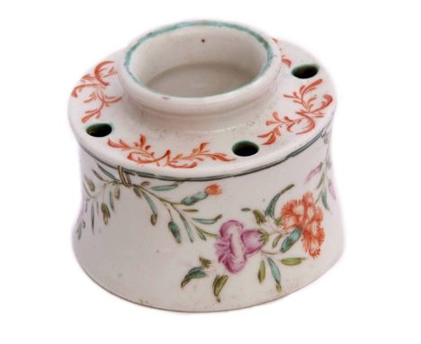 Exceptionally rare and important Lowestoft inkwell circa 1770, decorated by the Tulip Painter, with floral designs and diverg