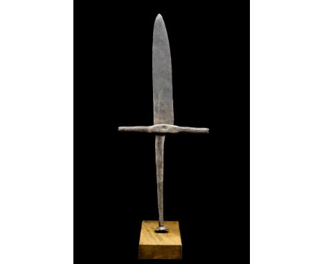 Ca. 13th-15th century AD. A short iron single-edged dagger/knife, with a straight cross guard and tapering tang to floret but