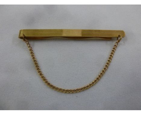 9ct yellow gold engine turned tie clip, approx total weight 8.9g