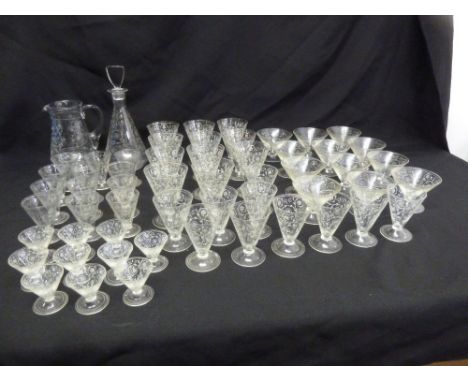 An Art Deco decanter, jug and matching drinking glasses (57)