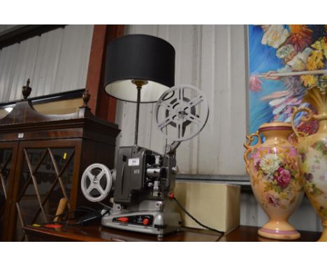 A novelty lamp in the form of a projector 