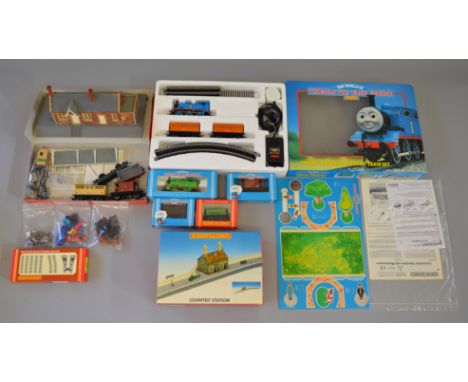OO Gauge Hornby. R.254 Thomas the Tank Engine train set, appears complete together with additional locomotive "Percy", 7 x ro