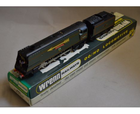 OO Gauge. Wrenn W2266/A  Golden Arrow B.R green "City of Wells" Couple of blisters to the paint work R/Side to steamline casi