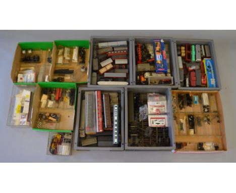 OO Gauge / H0 scale. Quantity of spare parts including part locos & some H0 rolling stock. Overall F.