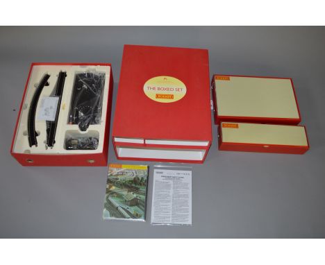 OO Gauge. Hornby. R.1043 "The Boxed Set" train set. BR Merchant Navy"Port Line", 3 x BR southern region green coaches, H&M co