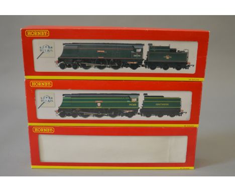 OO Gauge. Hornby. 3 x locomotives. TMC exclusive BR Merchant Navy "East Asiatic Company" with certificate No. 18 of 250, R.22