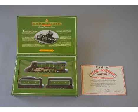 OO Gauge. Hornby. R.075 Double tender "Flying Scotsman" (Apple green second tender) Ltd Edition pack, VG/E boxed with certifi
