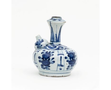 A 17th Century Chinese blue and white Kraak porcelain kendi (ritual water sprinkler), Wanli, underglazed blue panels of flowe