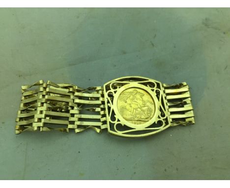 A sovereign fitted in a gate bracelet