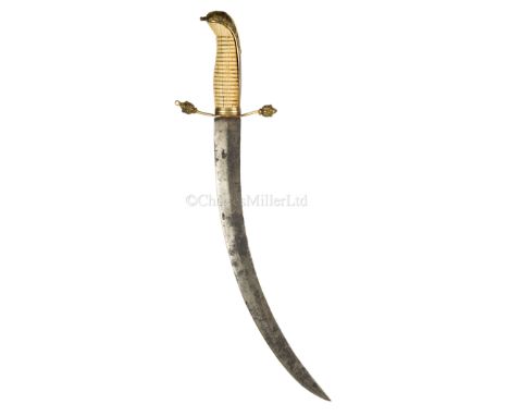 Ø A LATE 18TH / EARLY 19TH CENTURY MIDSHIPMAN'S HANGER unsigned , with 12in. curved steel blade to decorative brass quillons,