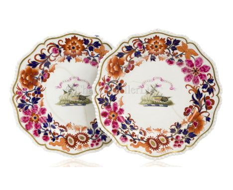 A PAIR OF ARMORIAL PLATES FOR THE DICK-CONYNGHAM FAMILY, BY FLIGHT, BARR &amp; BARR, WORCESTER, CIRCA 1800 with family coat o