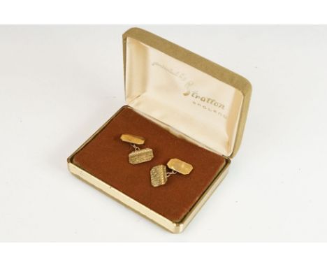 A pair of fully hallmarked 9ct gold chain linked cufflinks with engine turned decoration.