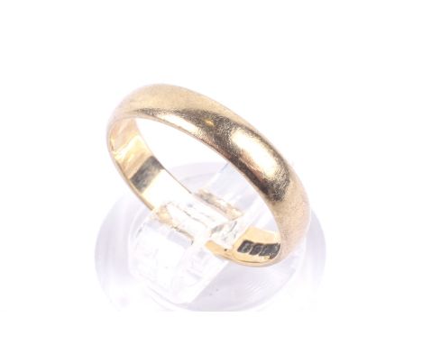 A vintage 9ct gold wedding band. Hallmarks for Birmingham 1991, 3.7mm wide, size leading-edge L, 1.8g