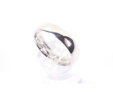 A vintage platinum D-section wedding band. Hallmarks for London 1997, size P, approx. 4.8mm wide overall, 9g