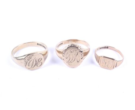 Three vintage 9ct gold signet rings. Comprising; an oval example engraved with script initials within a diamond-cut border, h