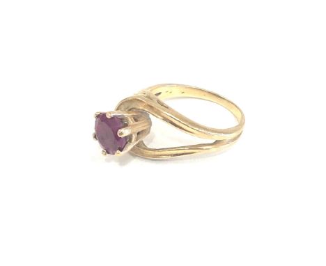 9ct gold ruby ring weight 4g 