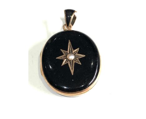 9ct gold antique black enamel and pearl mourning locket locket measures approx 4.8cm drop by 2.8cm wide minor enamel wear to 
