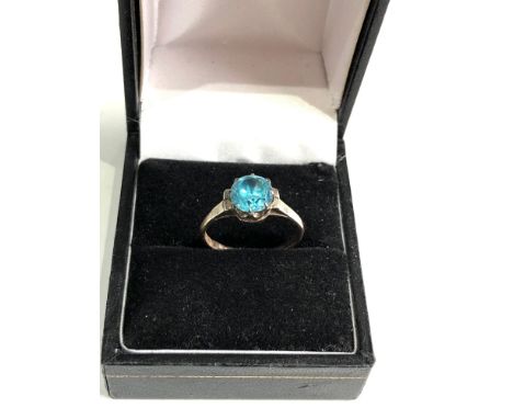 9ct gold blue stone set ring weight 2g 