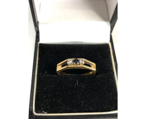 18ct gold diamond &amp; sapphire trilogy ring weight 3.7g 