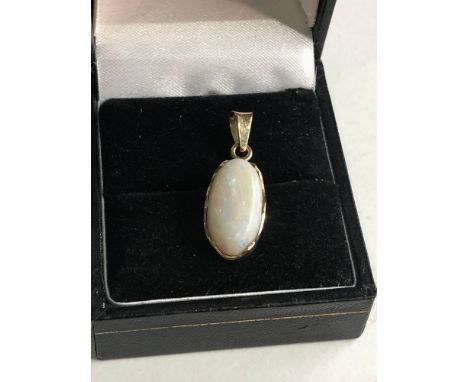 9ct gold opal pendant measures approx 2.7cm drop by 1.1cm wide weight 2g 