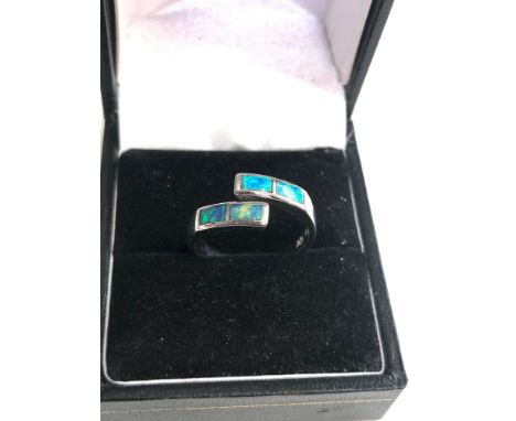 18ct white gold opal ring weight 4.1g 