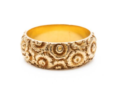 A VICTORIAN 18CT GOLD BAND RINGWith floral decoration, hallmarked Chester 1885, ring size O½, weight 10 gramsCONDITION REPORT