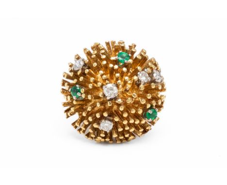 AN EMERAND AND DIAMOND SPRAY RINGWith round cut emeralds and round brilliant diamonds, marked 18K, size P, gross weight 12.7 