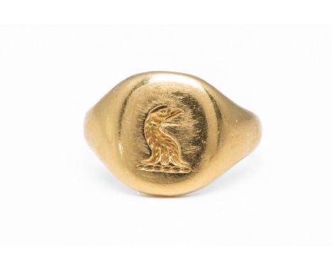 AN 18CT GOLD SIGNET RINGDepicting an eagles head, with makers mark G&S CO, believed to be Goldsmiths & Silversmiths Co ring s