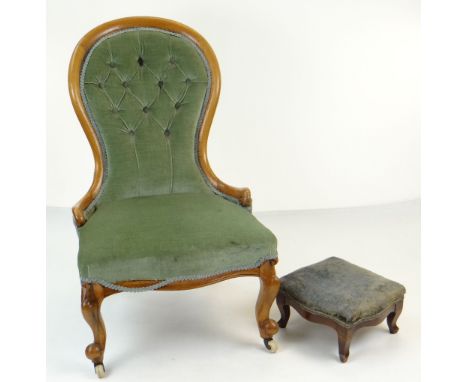 VICTORIAN WALNUT BUTTON BACK NURSING CHAIR, cabriole legs, ceramic casters and small foot stool (2)
