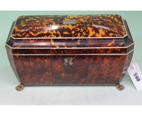 A FINE EARLY 19TH.C.TORTOISESHELL AND IVORY STRUNG TEA CADDY WITH FITTED INTERIOR.