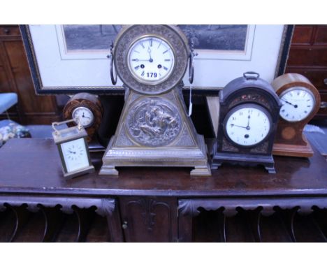 A VICTORIAN GILT BRASS MANTLE CLOCK WITH RELIEF PANEL DEPICTING OLD FATHER TIME TOGETHER WITH FOUR OTHER DESK CLOCKS