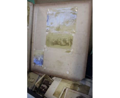 A COLLECTION OF VINTAGE PHOTOGRAPHS AND EPHEMERA.