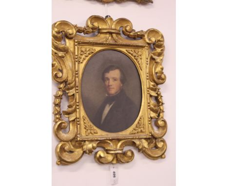 A 19TH.C.OIL ON PANEL PORTRAIT OF A GENTLEMAN IN CARVED GILTWOOD FRAME