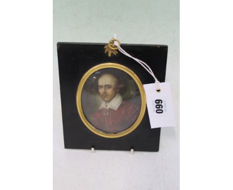 AN ANTIQUE OVAL PORTRAIT MINIATURE OF A GENTLEMAN IN SHAKESPEARIAN DRESS WITH EBONISED AND GILT METAL FRAME.