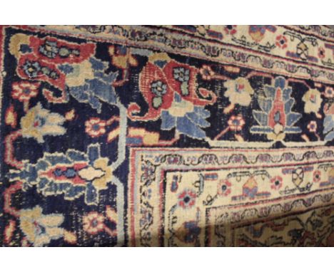 AN ANTIQUE PERSIAN CARPET OF CLASSIC DESIGN.