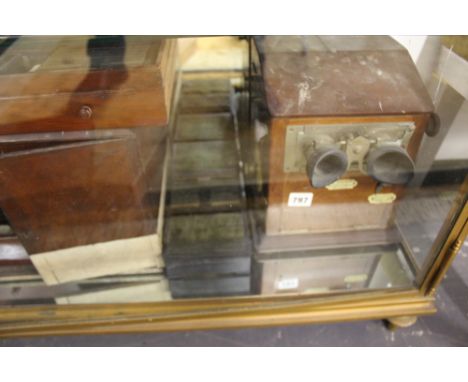 A VINTAGE TAXIPHOTE STEREOSCOPIC VIEWER WITH SLIDES