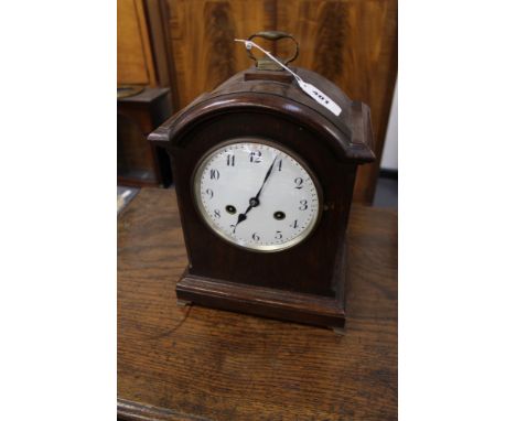 AN EDWARDIAN OAK BRACKET CLOCK WITH STRIKING MOVEMENT