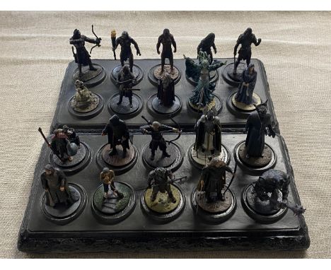 A selection of metal NLP Lord of the Rings figures on stands a/f 