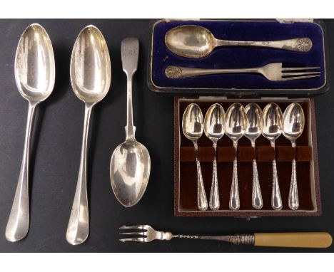 Assorted hallmarked silver:a pair of John Aldwinckle & James Slater rat-tail serving spoons, assayed London 1882;a fiddle pat