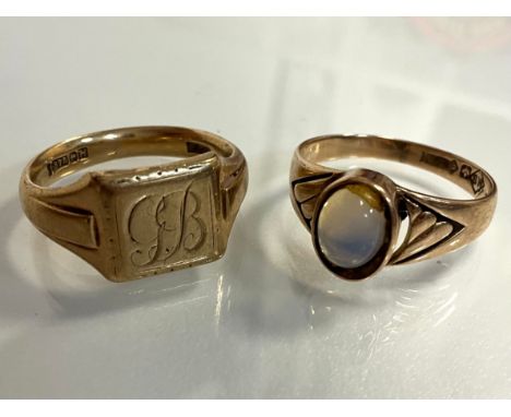 A 9ct gold signet ring, initialled top, size P, another cabochon moonston, 9ct gold shank, size Q, 9.7g gross (2) 