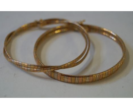 A .750 two tone bracelet, the nicely engineered rectangular links decorated with engine turned designs, approx 17.7gms, toget