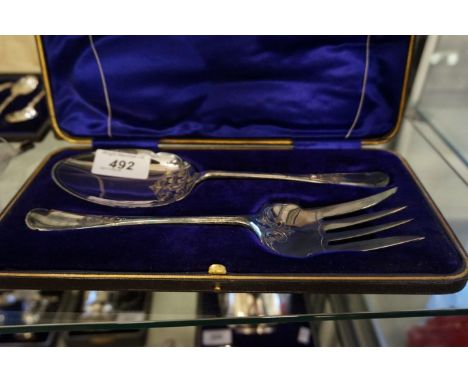 A cased set of Sheffield hallmarked silver servers, comprising a spoon and a fork (2)