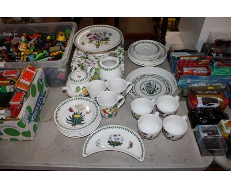 A quantity of Portmeirion 'Botanic Garden' tea and dinner ware