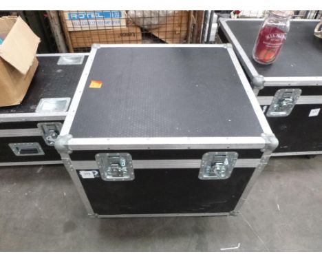 * 4 x Yamaha DBR 10 Speaker Floor or Pole standing complete with Flight Case