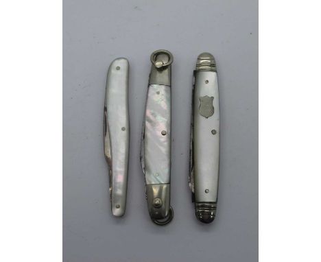 Humphreys Radiant Sheffield, mother of pearl scales, two ring turn blades, n/s bolsters, brass linings, 8cm, Wade Wingfield, 